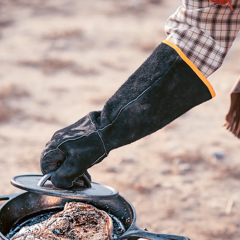 Lodge Camp Dutch Oven Gloves - Image 3