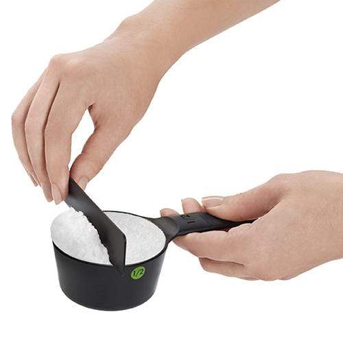 OXO Good Grips Measuring Cups - Black - Image 5