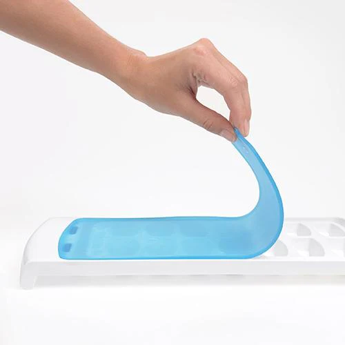 OXO Good Grips No-Spill Ice Cube Tray - Image 2