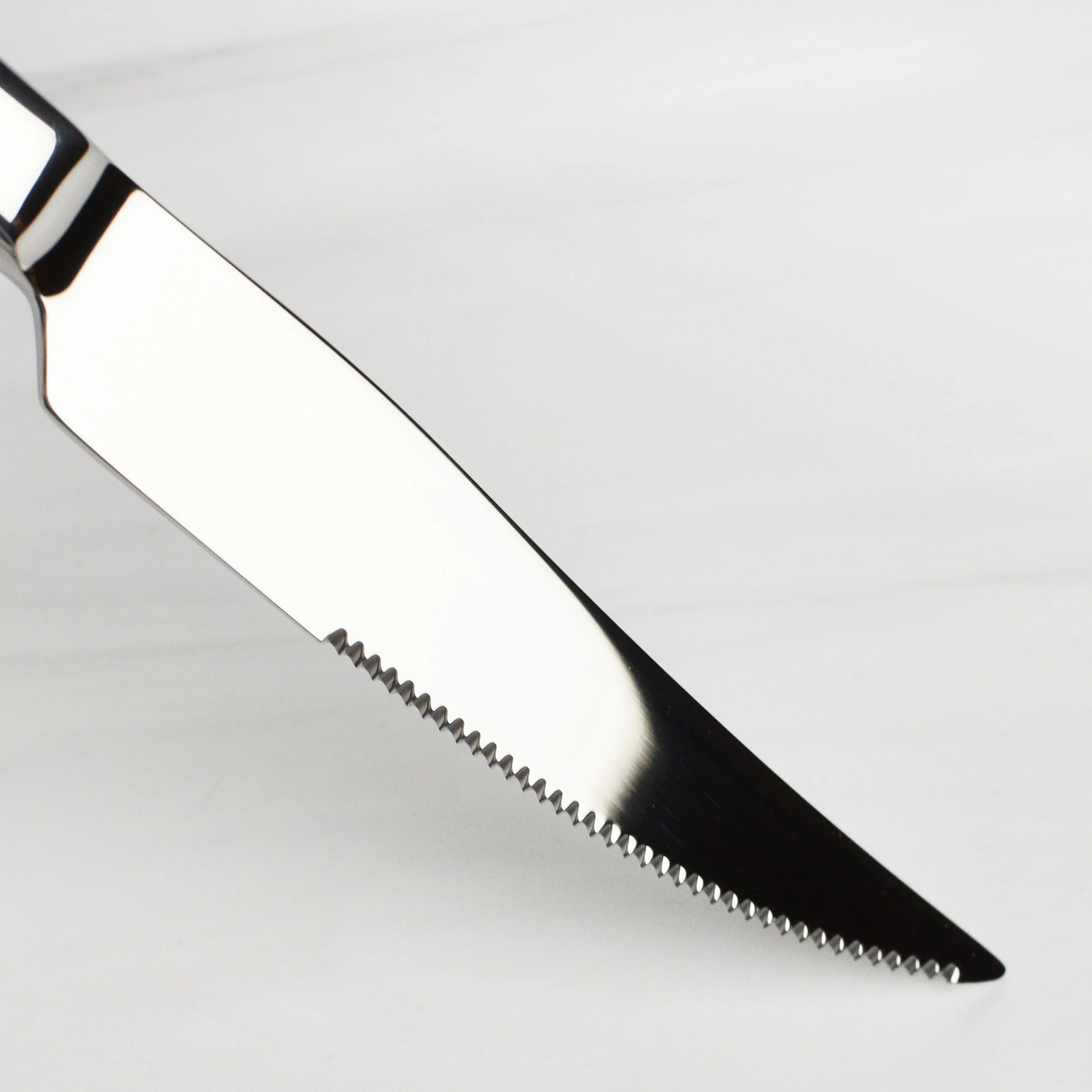 Wusthof 8-Piece Stainless Mignon Steak Knife Set - Image 6